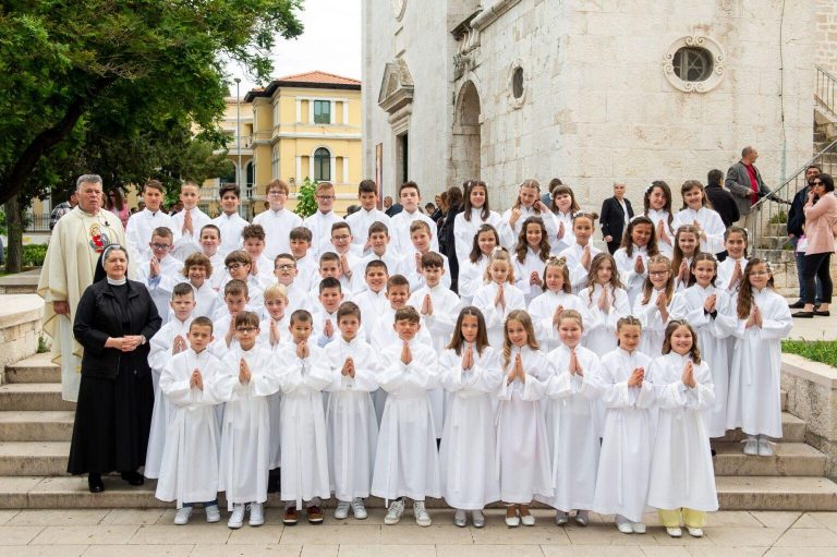 Gospa van Grada: Slavlje prve pričesti (subota, 7. svibnja 2022.)
